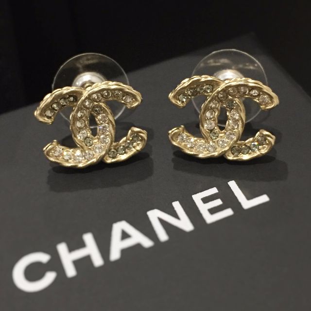 Chanel - Chanel Classic Double C Logo Pearl Earrings on Designer Wardrobe