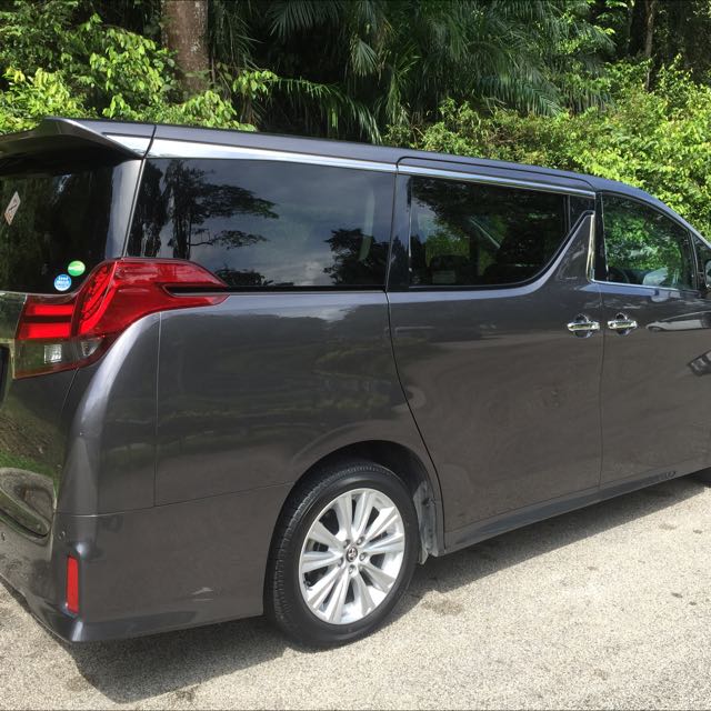 Private Chauffeured Ride In Toyota Vellfire & Alphard. Private Limo ...