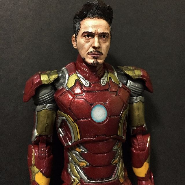 Mavin  Marvel Legends Studios TONY STARK 6 Figure Body **NO HEAD