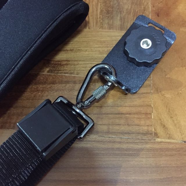 CAPA Quick Strap (Category: Other Photography Accessories) located in Singapore. Submitted by kelvinartz (Listing ID 46293204, Image 3). Description: .