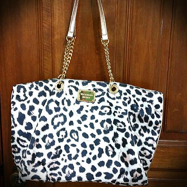 Victoria s Secret Authentic White Leopard Prints Shoulder Bag limited edition. Condition 9.5 10