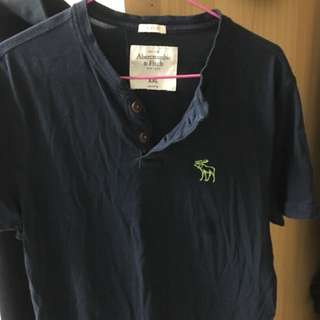 Abercrombie & Fitch A&F 麋鹿 電繡 鈕扣T 素T