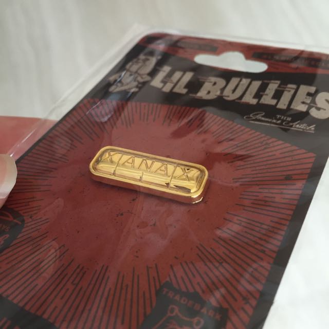 'Gold Bar' Lapel Pin, Everything Else on Carousell