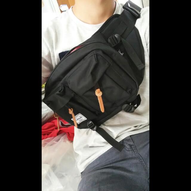 herschel 18 hip pack