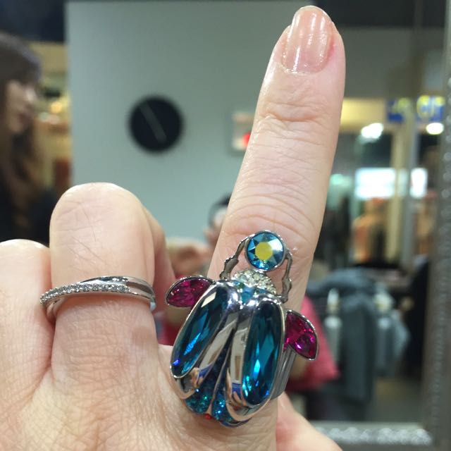Swarovski top bug ring