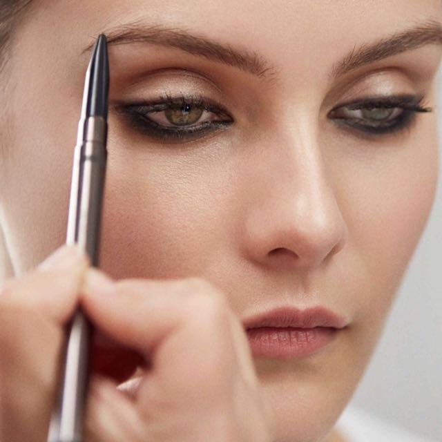 Burberry effortless 2025 eyebrow definer