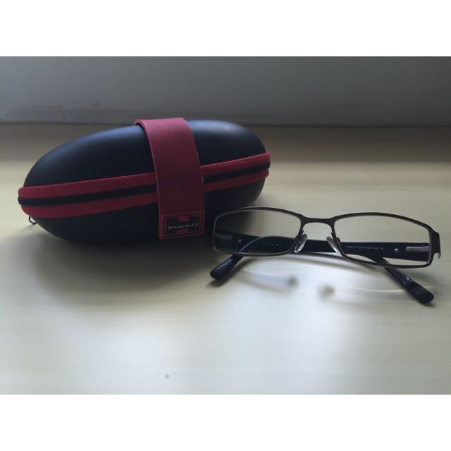Hammer glasses frames top