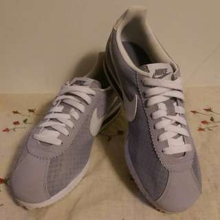 Nike灰色阿甘25