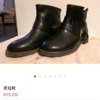 黑短靴
