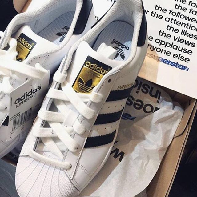 difference between mens and womens adidas superstars