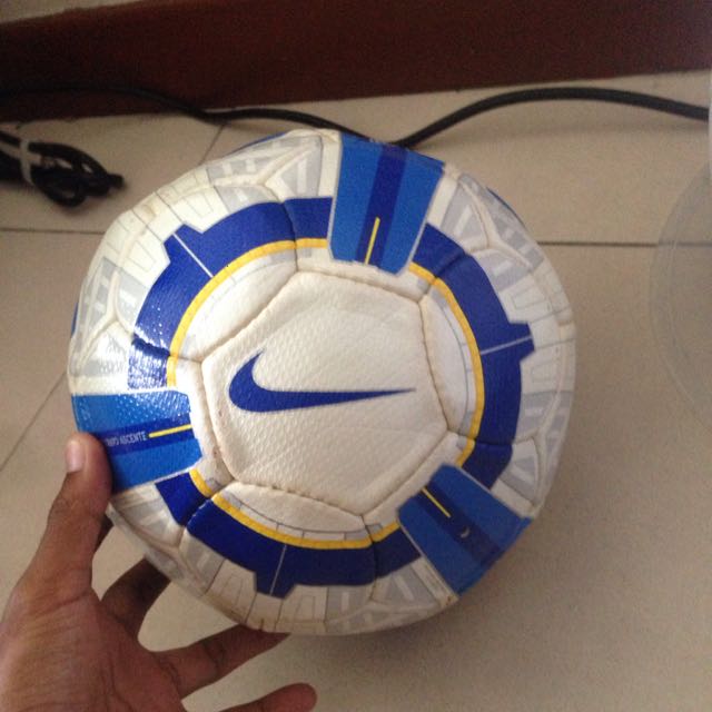 Nike total 90 deals ascente ball