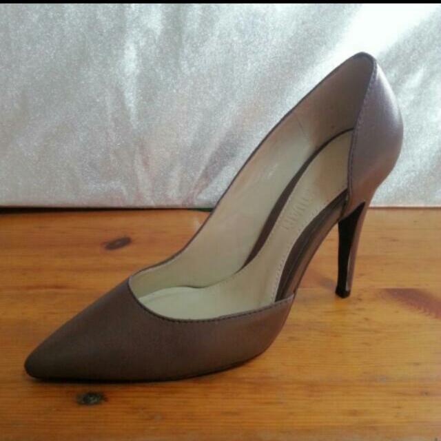 Colin Stuart Victoria Secret Genuine Brown Leather D'orsay Heels, Women's  Fashion, Footwear, Heels on Carousell