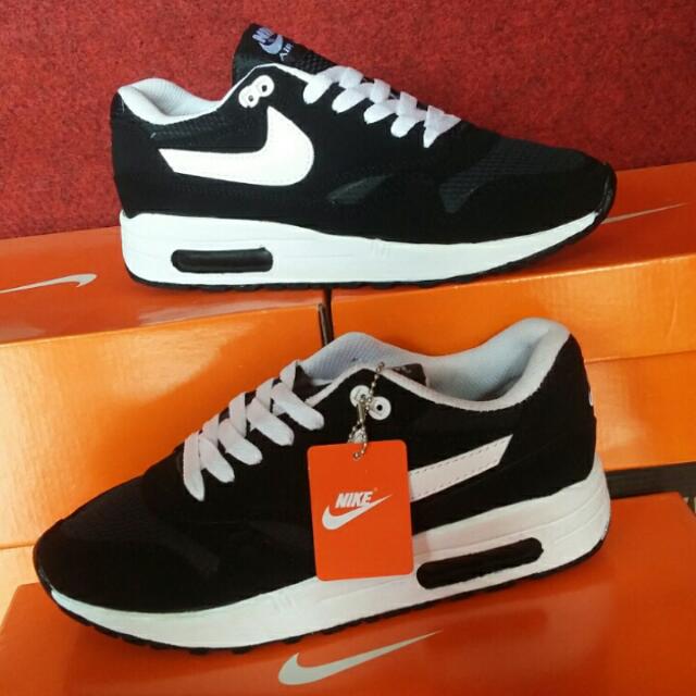 nike air max hitam