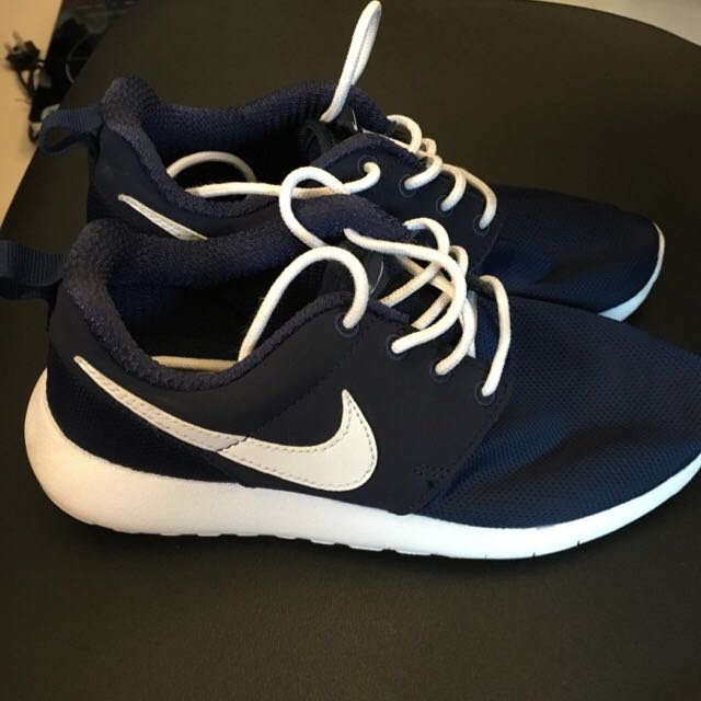 nike roshe run navy