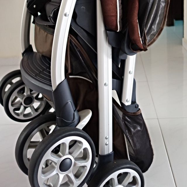 Preloved Chicco Cortina Magic Stroller S 200 only Plus Free Soft Carry Cot