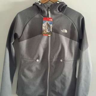 BRAND NEW NORTH FACE WINDPROOF WATER RESISTANT JACKET (Women's medium)