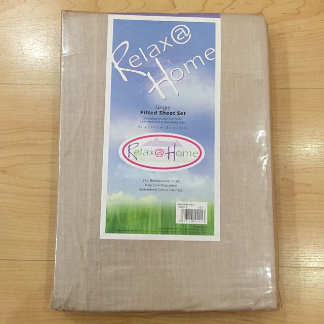 SINGLE Bedsheet set (Category: Bedding & Towels) located in Singapore. Submitted by geniethefoodie (Listing ID 47684181, Image 2). Description: Comprises of One Fitted Sheet, one Pillow Case & One Bolster Case 91 x 191cm (36 x 75in) 235 Threadcount/10cm2 Easy Care Polycotton Guaranteed Colour Fastness Quality Assured.