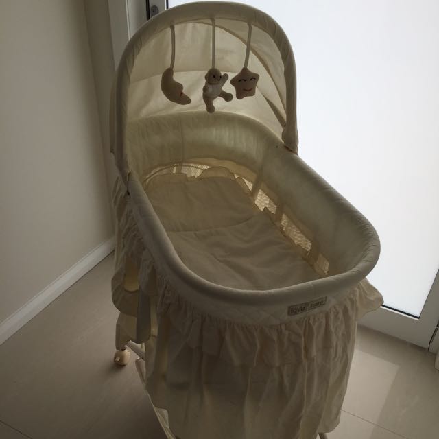 love n care baby bassinet