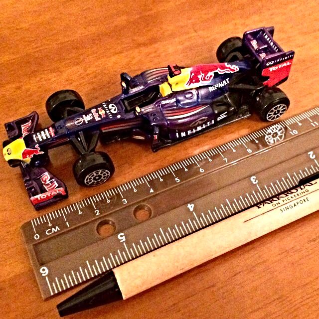 Sale F1 Bburago Infiniti Red Bull Racing Rb9 2013 Sebastian Vettel Model Car Toys Games On Carousell