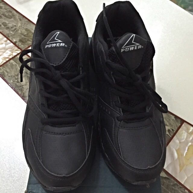 black sports shoes for school