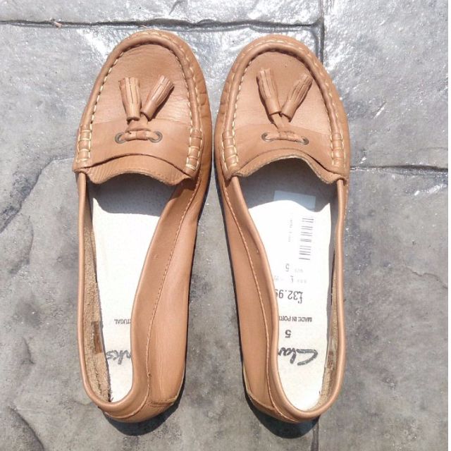 clarks tan shoes womens