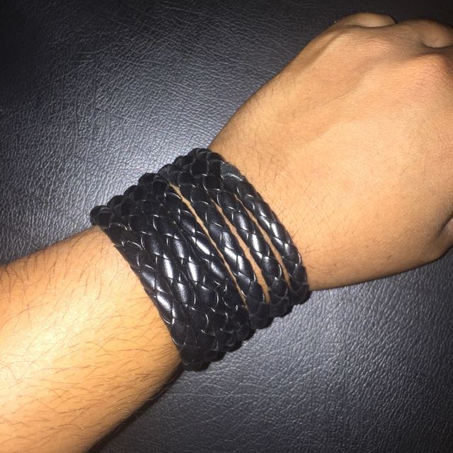 Bracelets (Category: Jewelry) located in Singapore. Submitted by eman.bragass (Listing ID 48212966, Image 2). Description: .