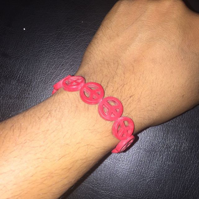 Bracelets (Category: Jewelry) located in Singapore. Submitted by eman.bragass (Listing ID 48213573, Image 4). Description: .