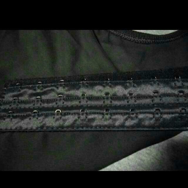 Singlet Binders (Category: Sleeveless) located in Singapore. Submitted by hellomarie5116 (Listing ID 48237118, Image 2). Description: **brand new, ready stock in singapore** ☆colours available: 1) charcoal & white stripes 2) gray with black linning ☆sizes available: -medium size only. *photo 4 shows the measurement chart. **pls read below or bio before c.t.b. *Brand new, ready stock. *NO trade. *NO bargain/ low ball. *NO refund/ exchange. *NO mee