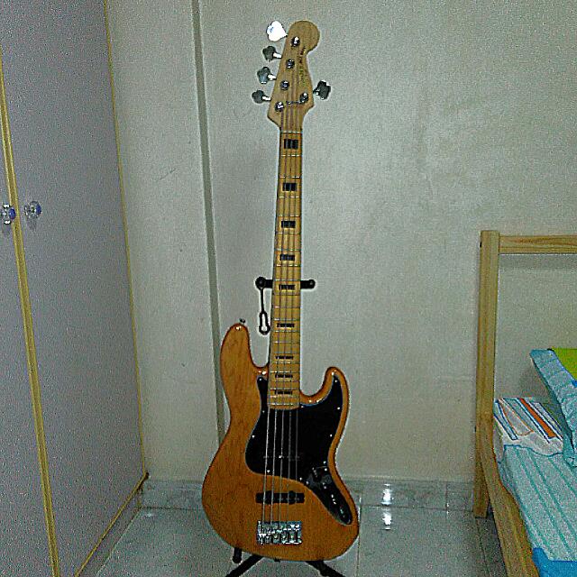 Squier VM Jazz Bass 5 (With Bassmods Preamp) And Fusion F1 Bass Bag, Hobbies & Toys, Music
