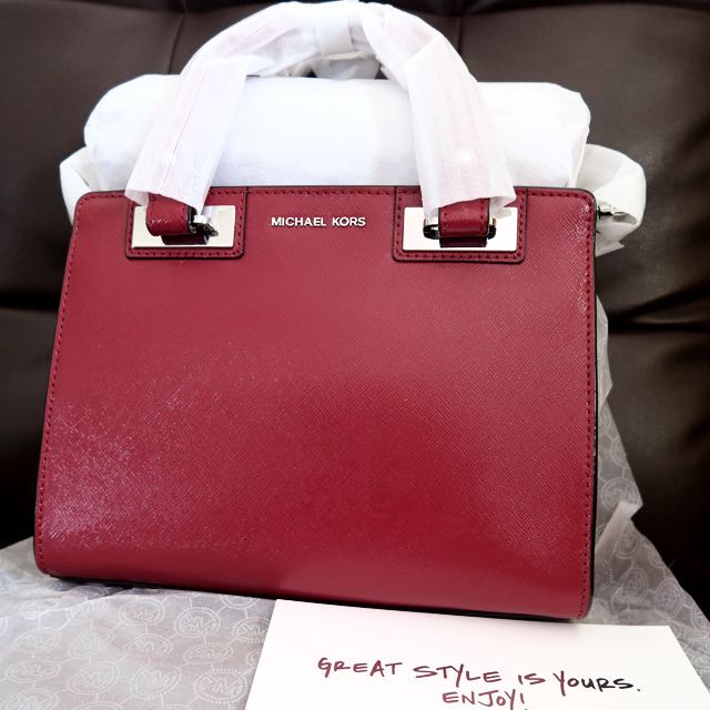 Authentic Brand New MICHAEL KORS QUINN SMALL PATENT SAFFIANO LEATHER SATCHEL