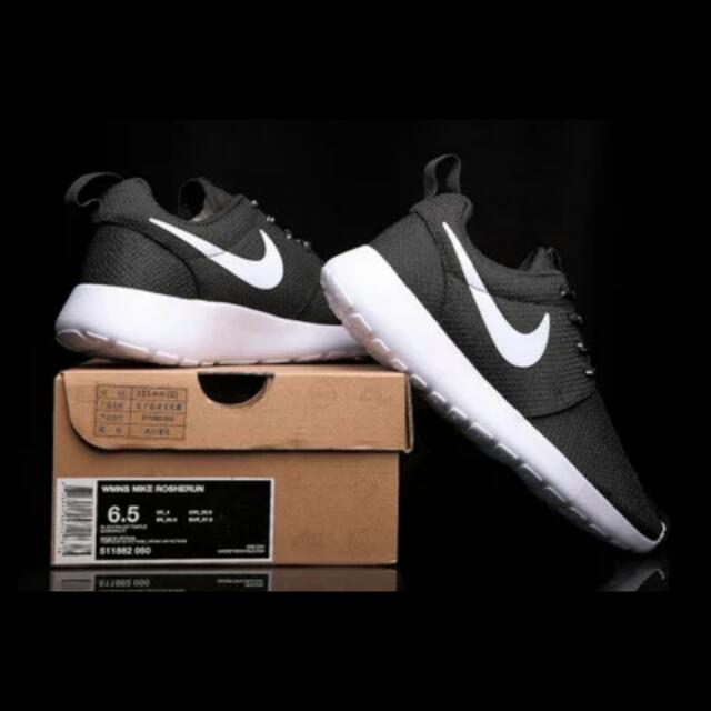 nike roshe black white