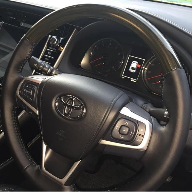 Toyota Harrier 60 Wood Steering Wheel, Car Accessories on Carousell