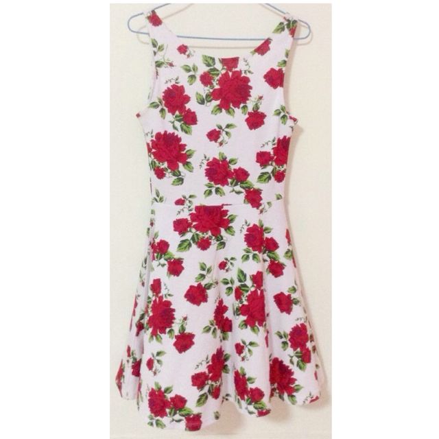 white dress with red roses h&m