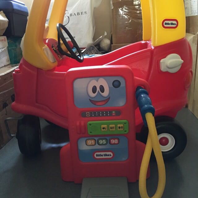 Cozy coupe petrol pump best sale