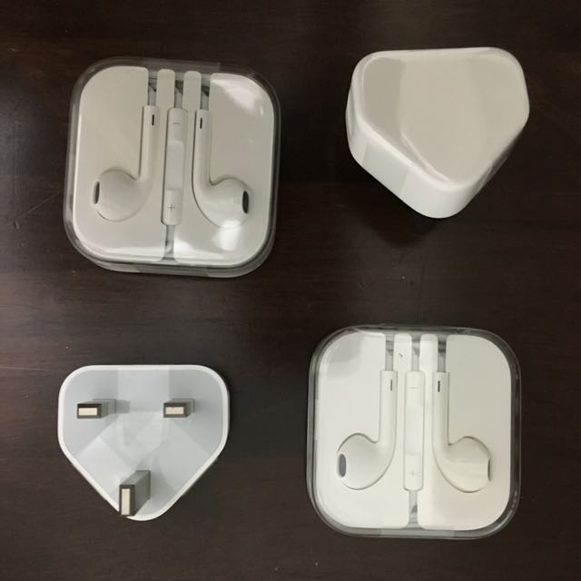 iPhone Earpiece & Socket (Category: Cables & Adaptors) located in Singapore. Submitted by hysterigal (Listing ID 48573759, Image 1). Description: .