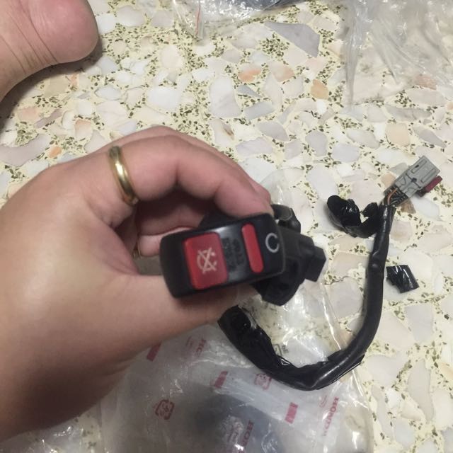 2007 CBR600RR Engine Cut Off Switch, Car Accessories on Carousell