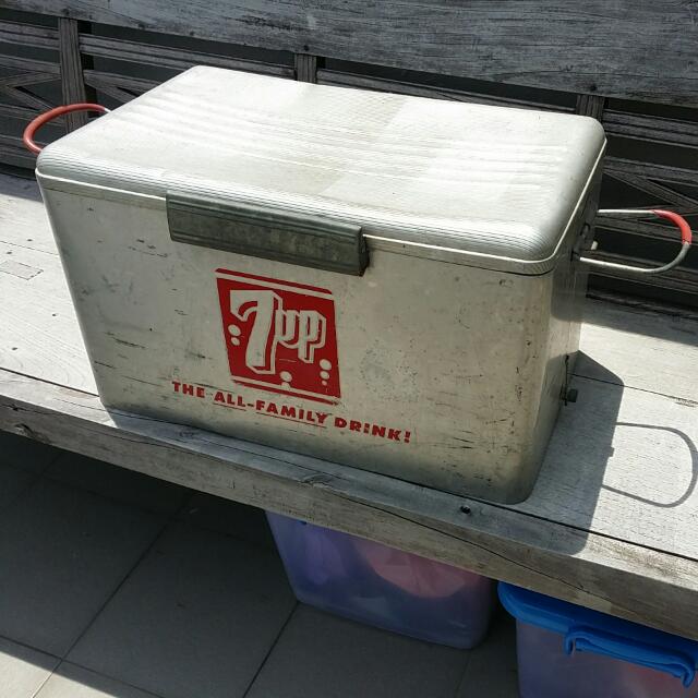 Vintage 7up Cooler Box Collectibles On Carou Vintage 7up Cooler Box