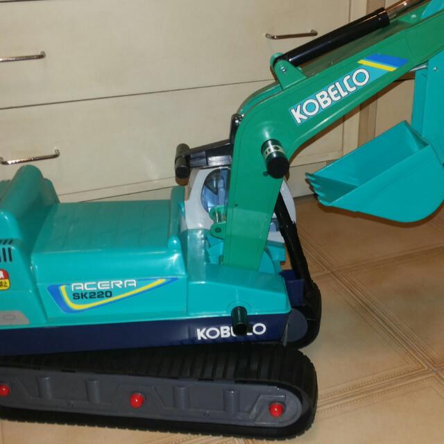 KOBELCO Excavator, Hobbies & Toys, Toys & Games on Carousell