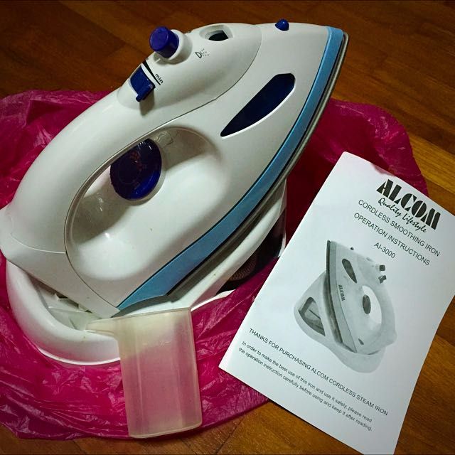(Reserved) Cordless Steamed Iron, TV & Home Appliances, Irons