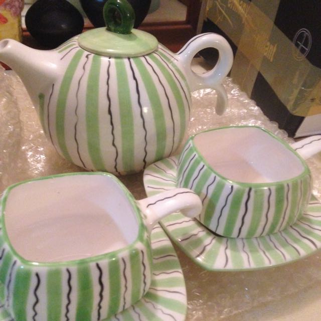Teapot With Matching 2 Cups & Saucers, Furniture & Home Living