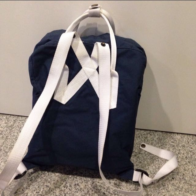 Navy blue and white top kanken