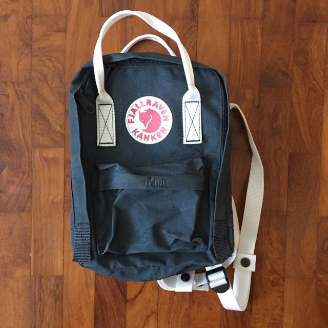 Kanken mini deals navy white
