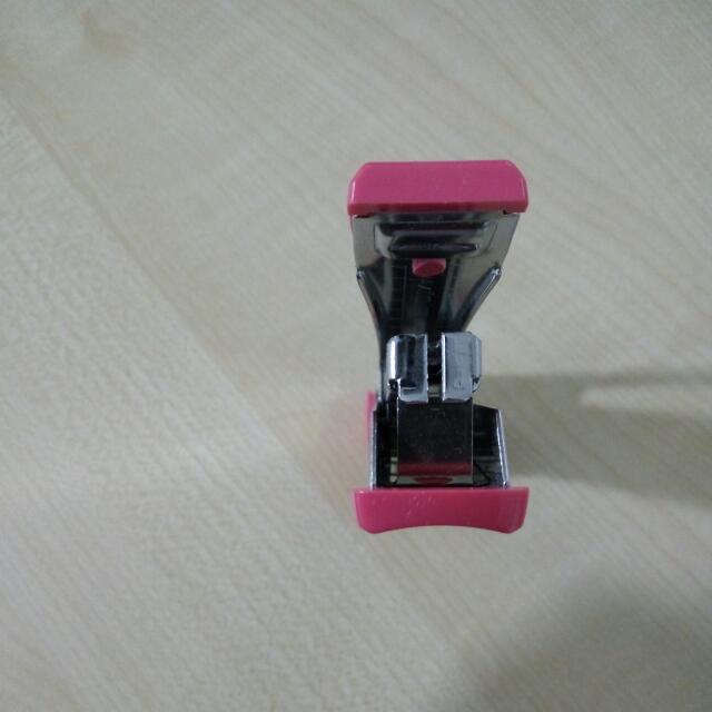 Stapler (Category: Everything Else) located in Kuala Lumpur. Submitted by palmocolbasi (Listing ID 49326250, Image 3). Description: .