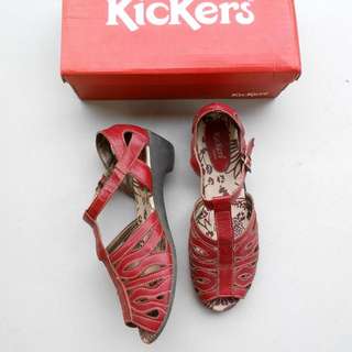 Kickers Merah 40