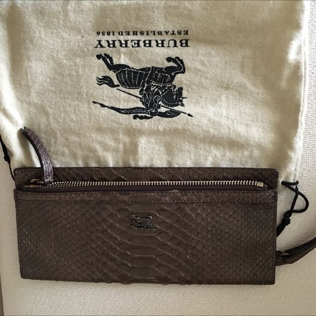Burberry wrist wallet clearance