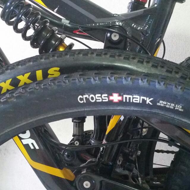 maxxis crossmark 26 x 2.10