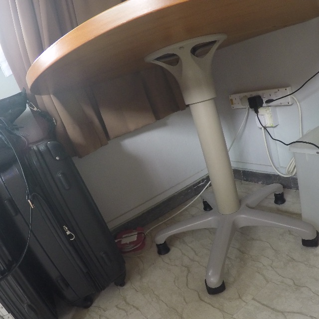 Rounded Corner Table (Category: Tables & Sets) located in Singapore. Submitted by lorraineliz (Listing ID 49421633, Image 2). Description: .