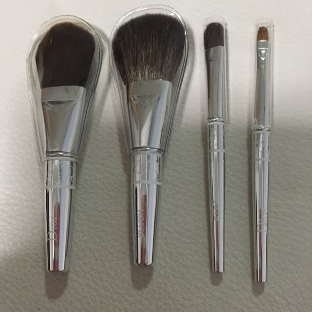Christian Dior Mini Brush Set, Women's Fashion, Jewelry & Organisers