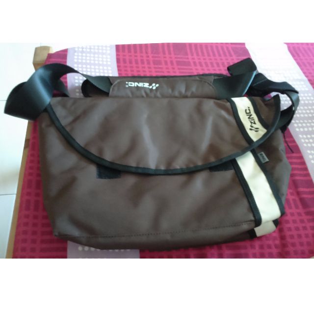 Zinc sling bag