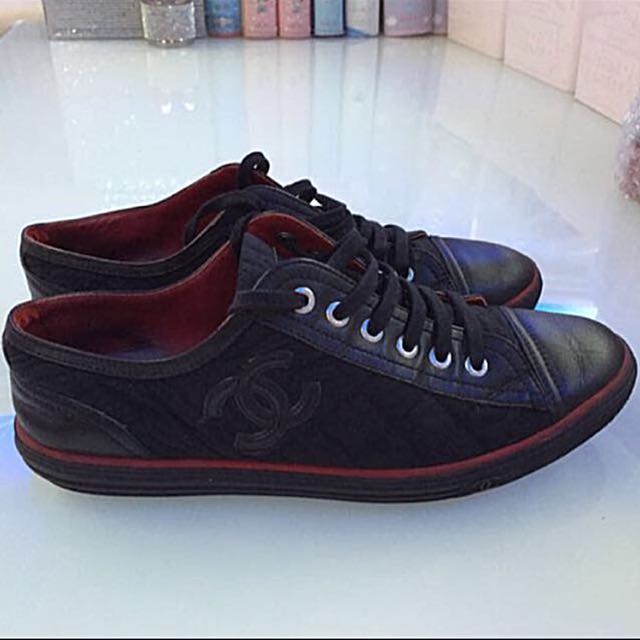 black n red shoes